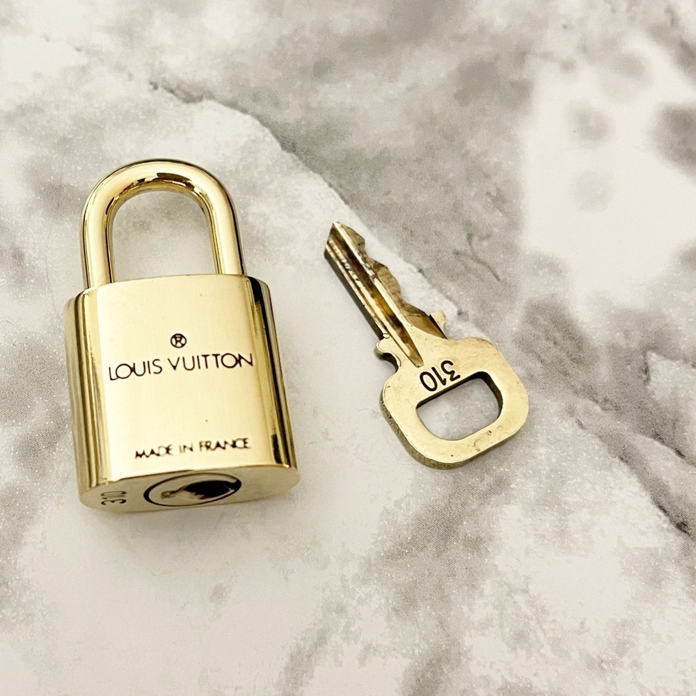 LOUIS VUITTON PadLock & Key #310 with Hello Kitty Key Chain - Picture 5 of 8